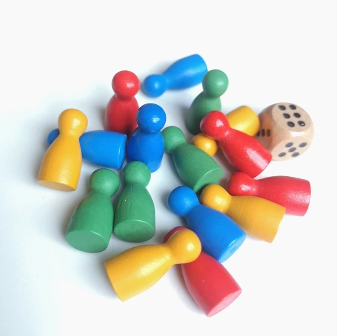 100 Pcs Colorful Wooden Chess  - Board Game Quiz recensione e prezzo